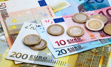 Euro to Azerbaijani manat – a fresh view of an Austrian designer