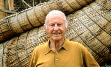 Thor Heyerdahl: A wanderer among the Gobustan cliffs which sparkle blinds